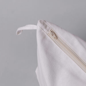 Cotton toiletry bag with upcycled zipper